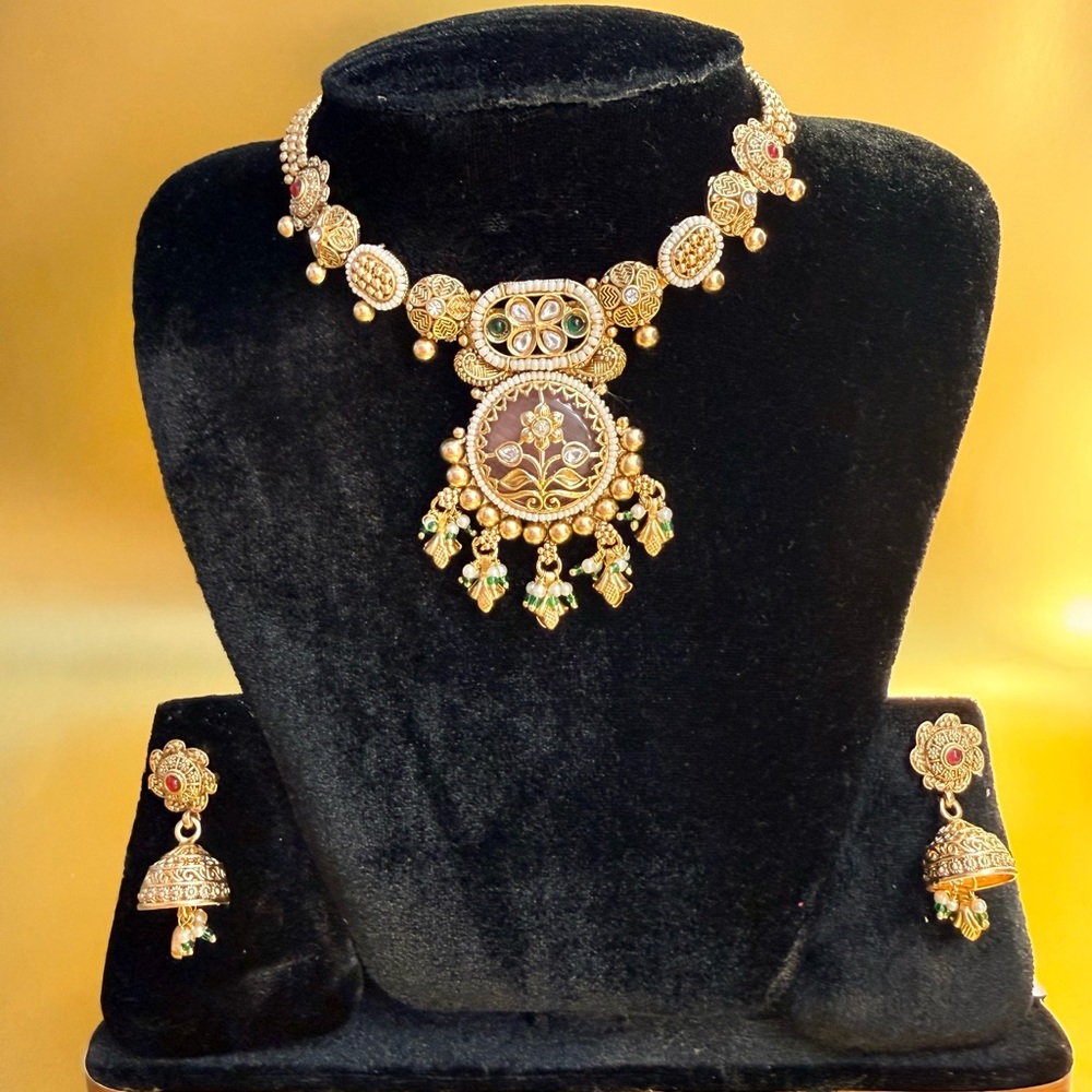 Gold and Green Necklace Set